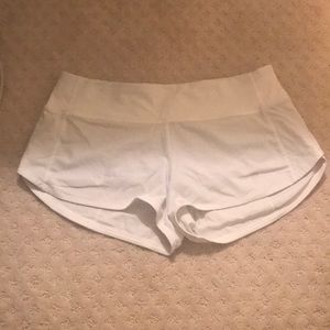 white lululemon speed up shorts size 4, 2.5 inch